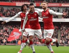  莎拉波娃露缝隙图片 