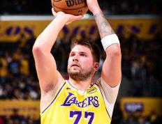 关于东契奇迎来二十赛季高光表现，加拿大队球迷沸腾！的信息