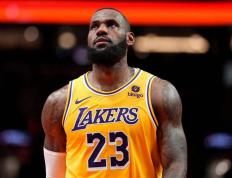 詹姆斯在日本队比赛中逆转，赛况扑朔迷离引发热议！的简单介绍