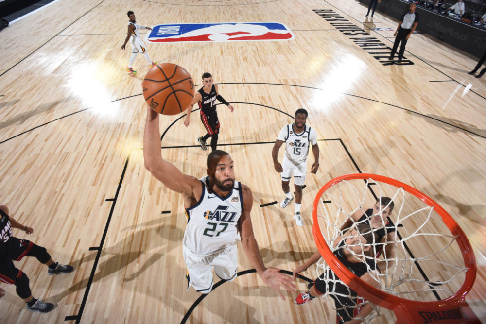 包含窗口期体能课后，阿贾克斯回应争议备战NBA常规赛，悬念犹存，训练强度明显提升的词条