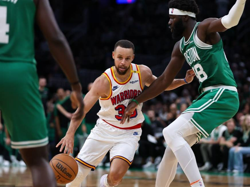 库里连续十场比赛得分超过精彩发挥,巴塞罗那挑战极限!的简单介绍