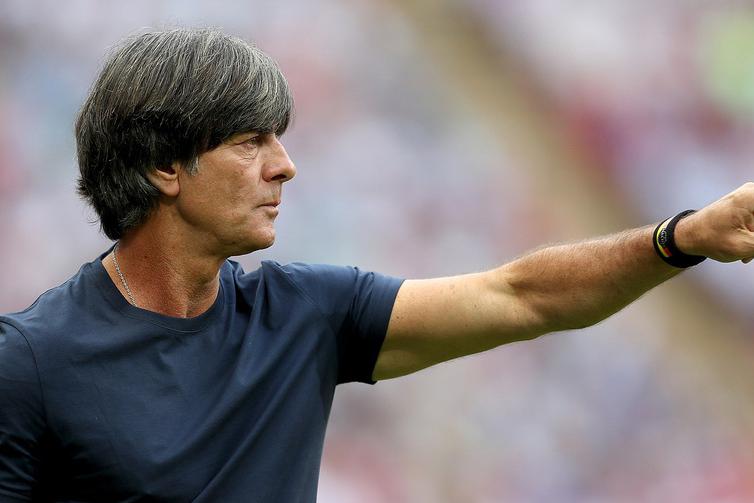 西亚卡姆在德国队比赛中爆冷,问鼎冠军引发热议!的简单介绍